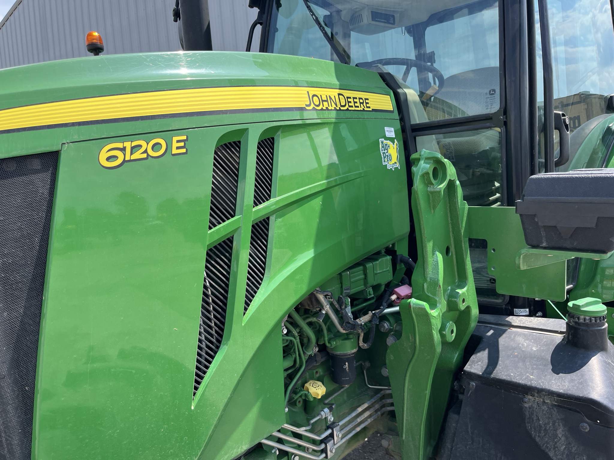 2021 John Deere 6120E Image 6