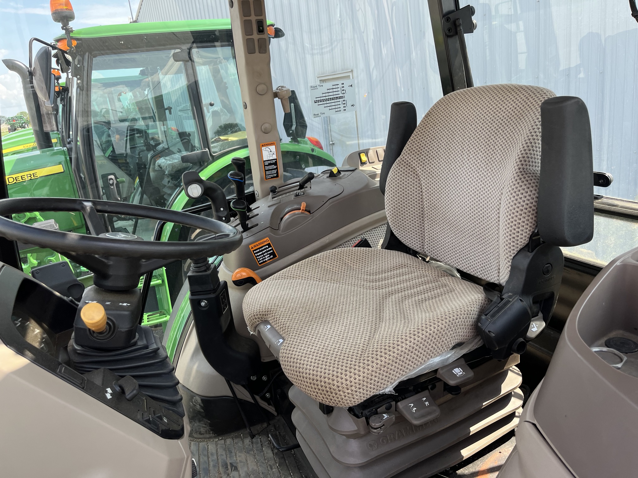 2021 John Deere 6120E Image 7