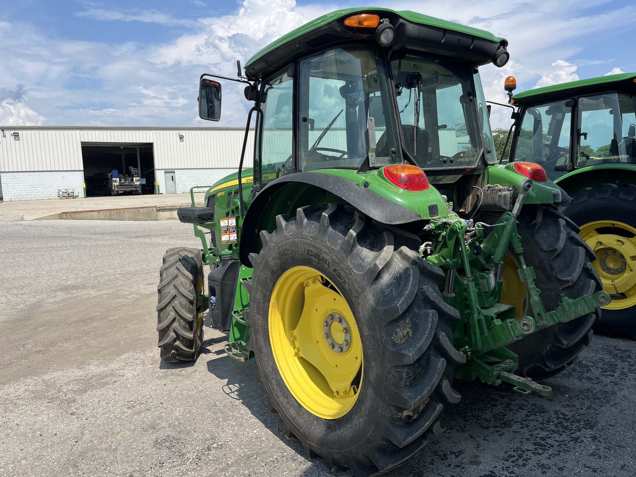 2021 John Deere 6120E Image 5