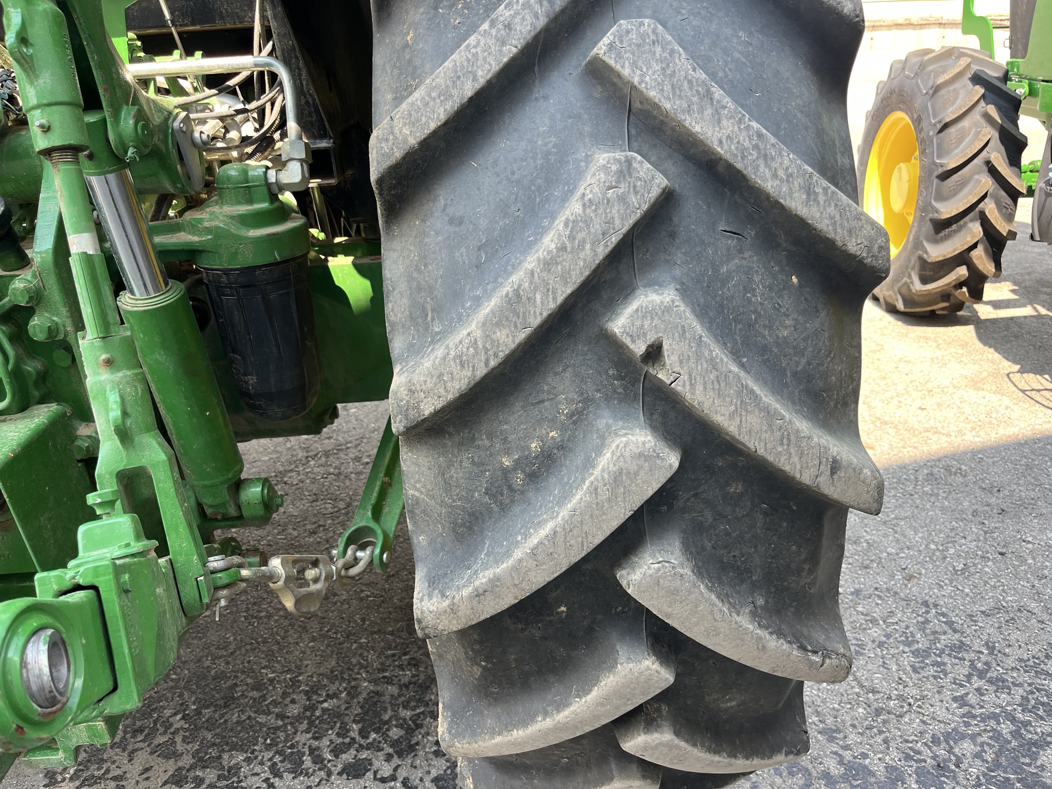 2021 John Deere 6120E Image 12