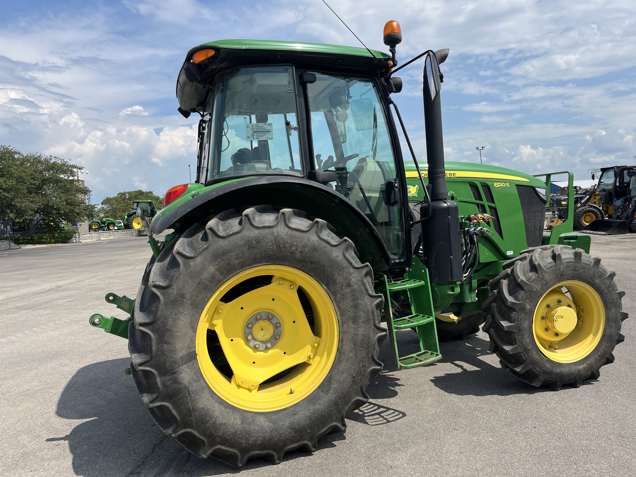 2021 John Deere 6120E Image 16