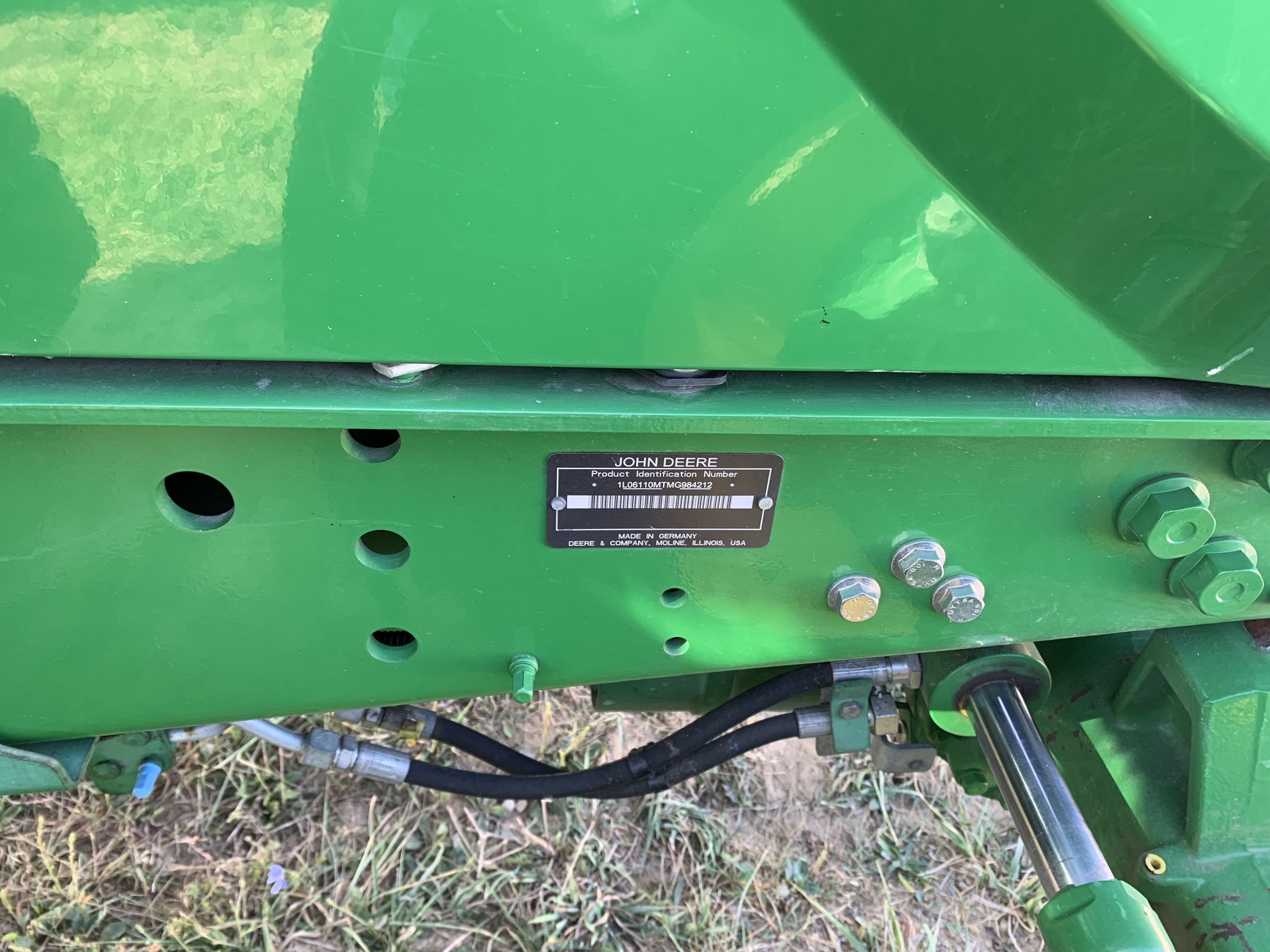 2021 John Deere 6110M Image 24