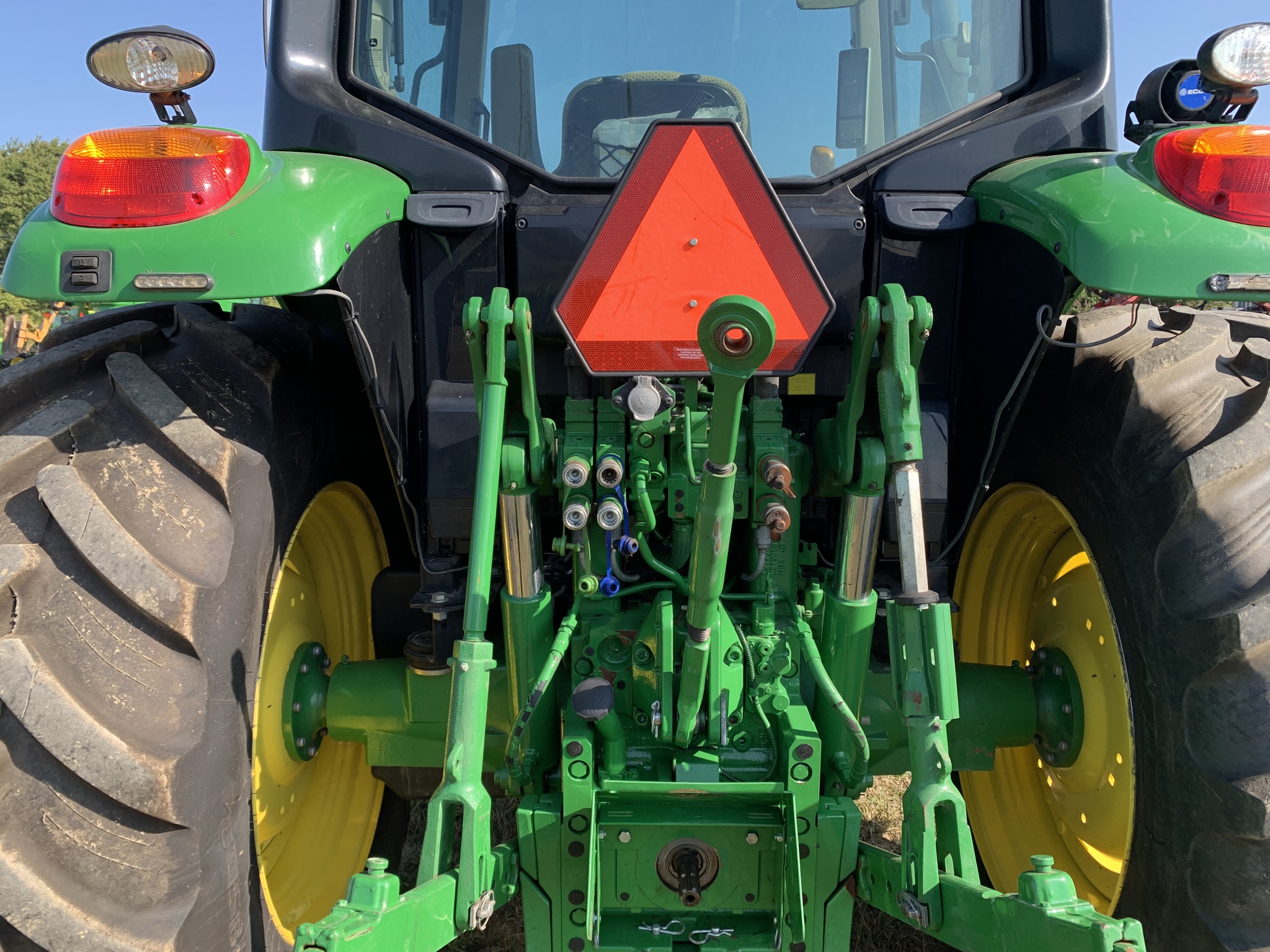 2021 John Deere 6110M Image 9
