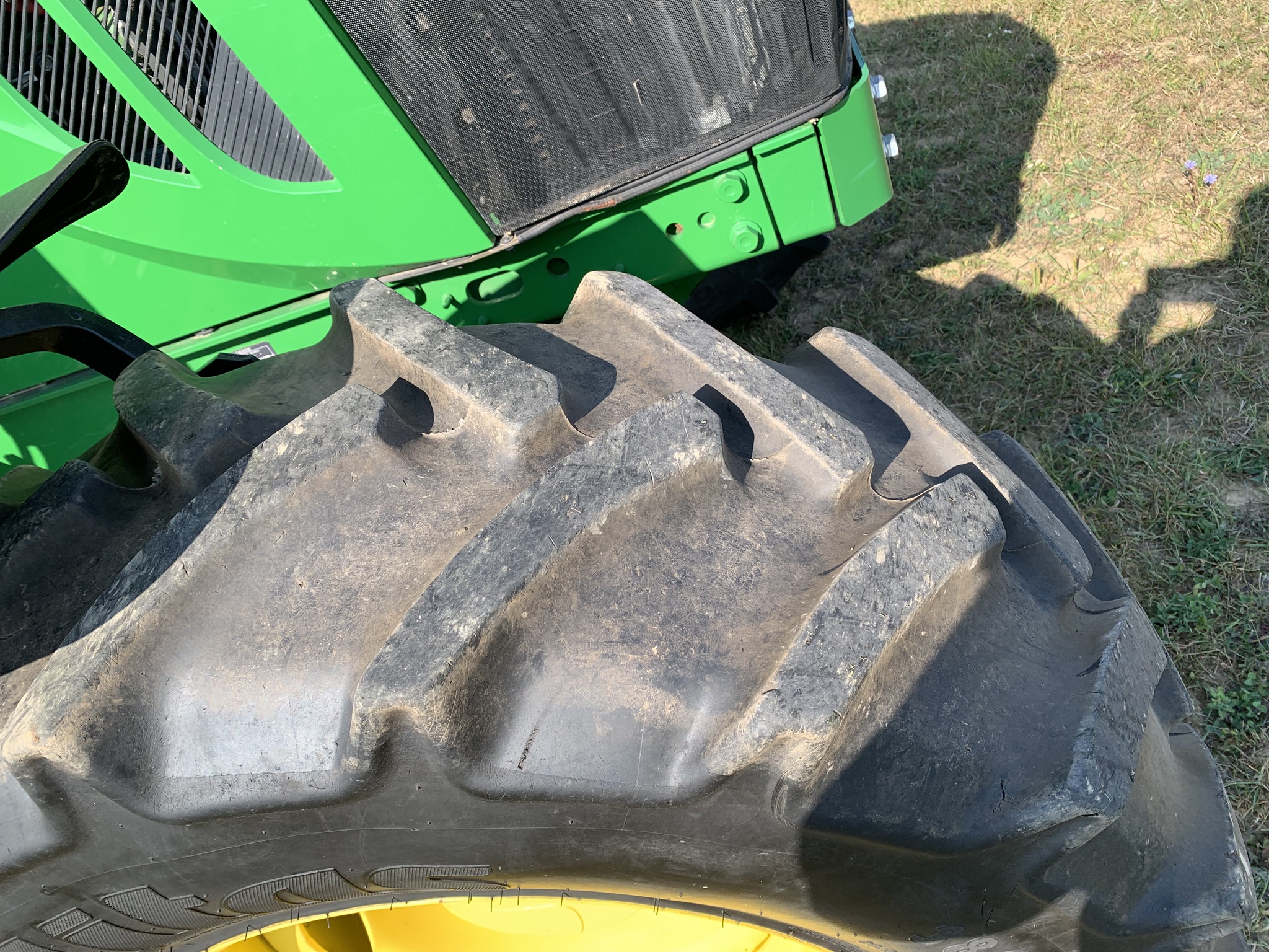 2021 John Deere 6110M Image 12