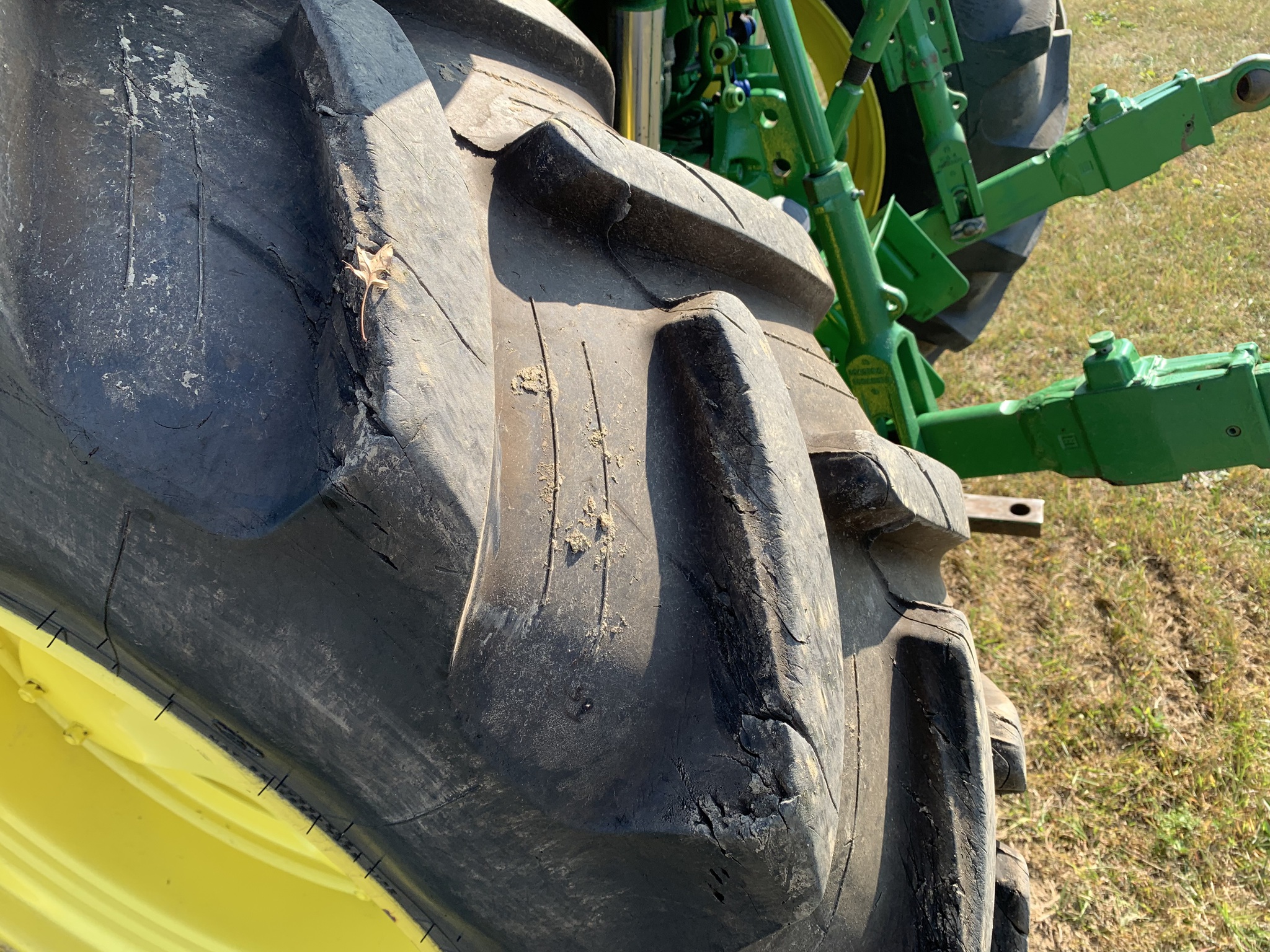 2021 John Deere 6110M Image 18