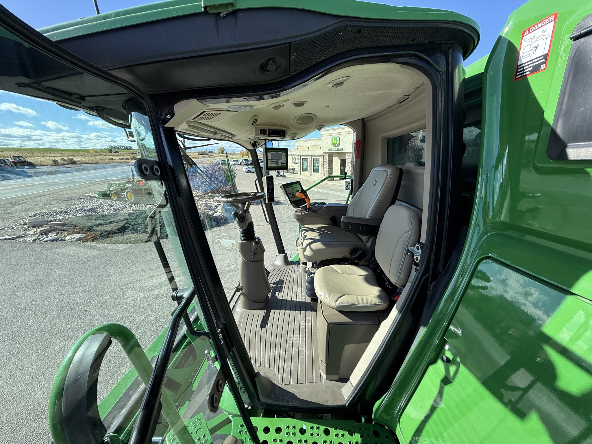 2023 John Deere S780 Image 9