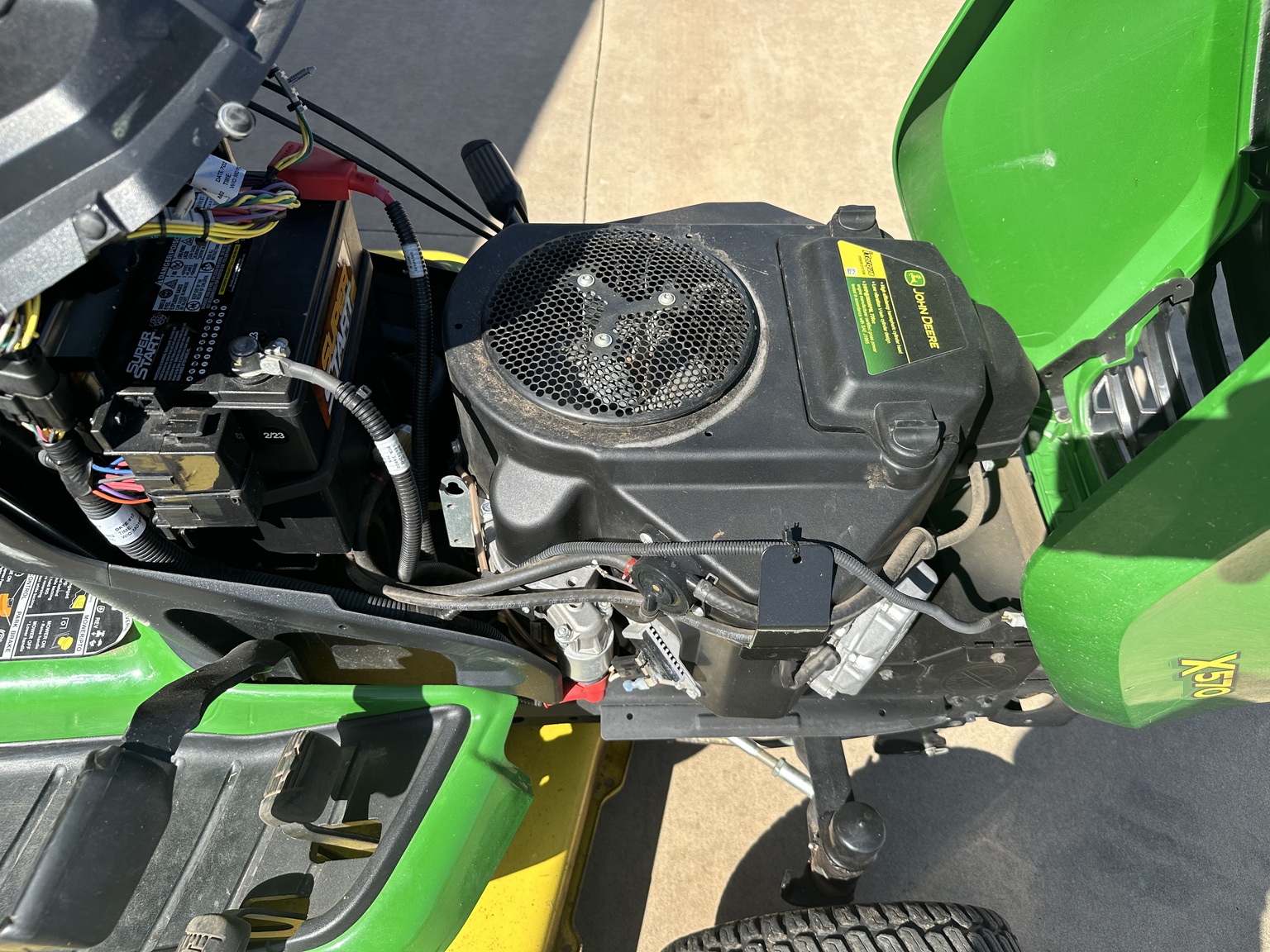 2017 John Deere X570 Image 11