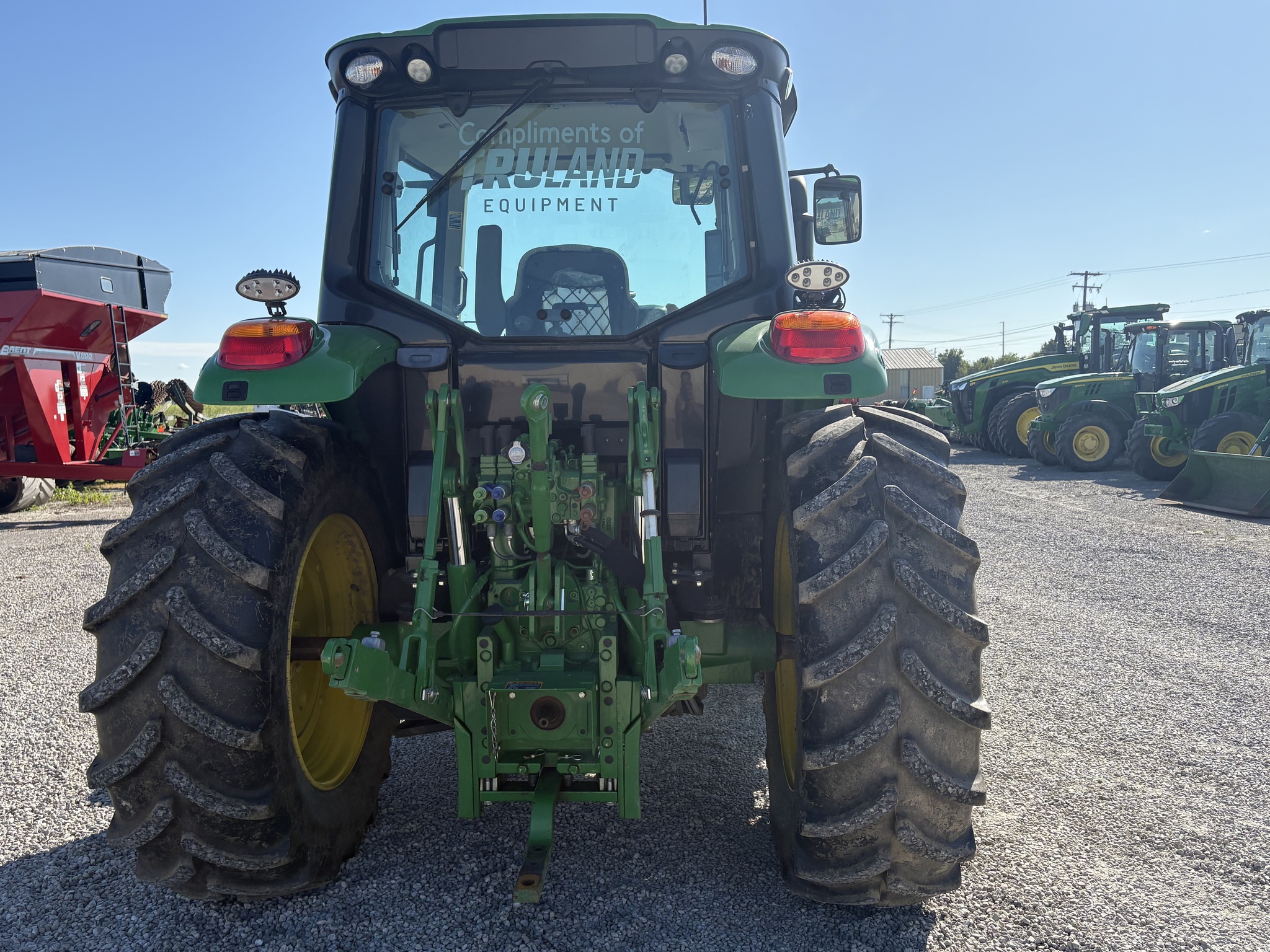 2022 John Deere 6120M Image 5