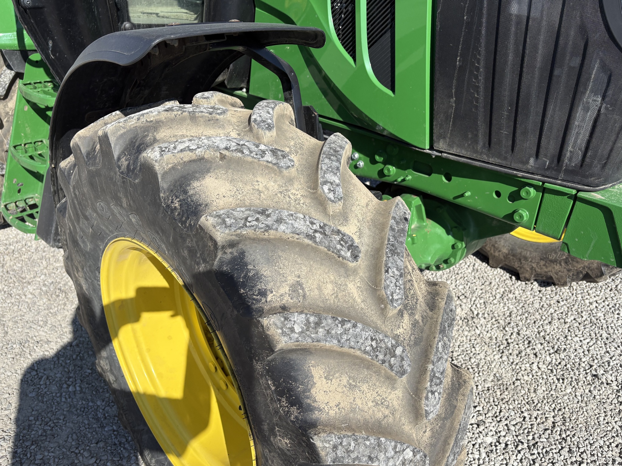 2022 John Deere 6120M Image 12