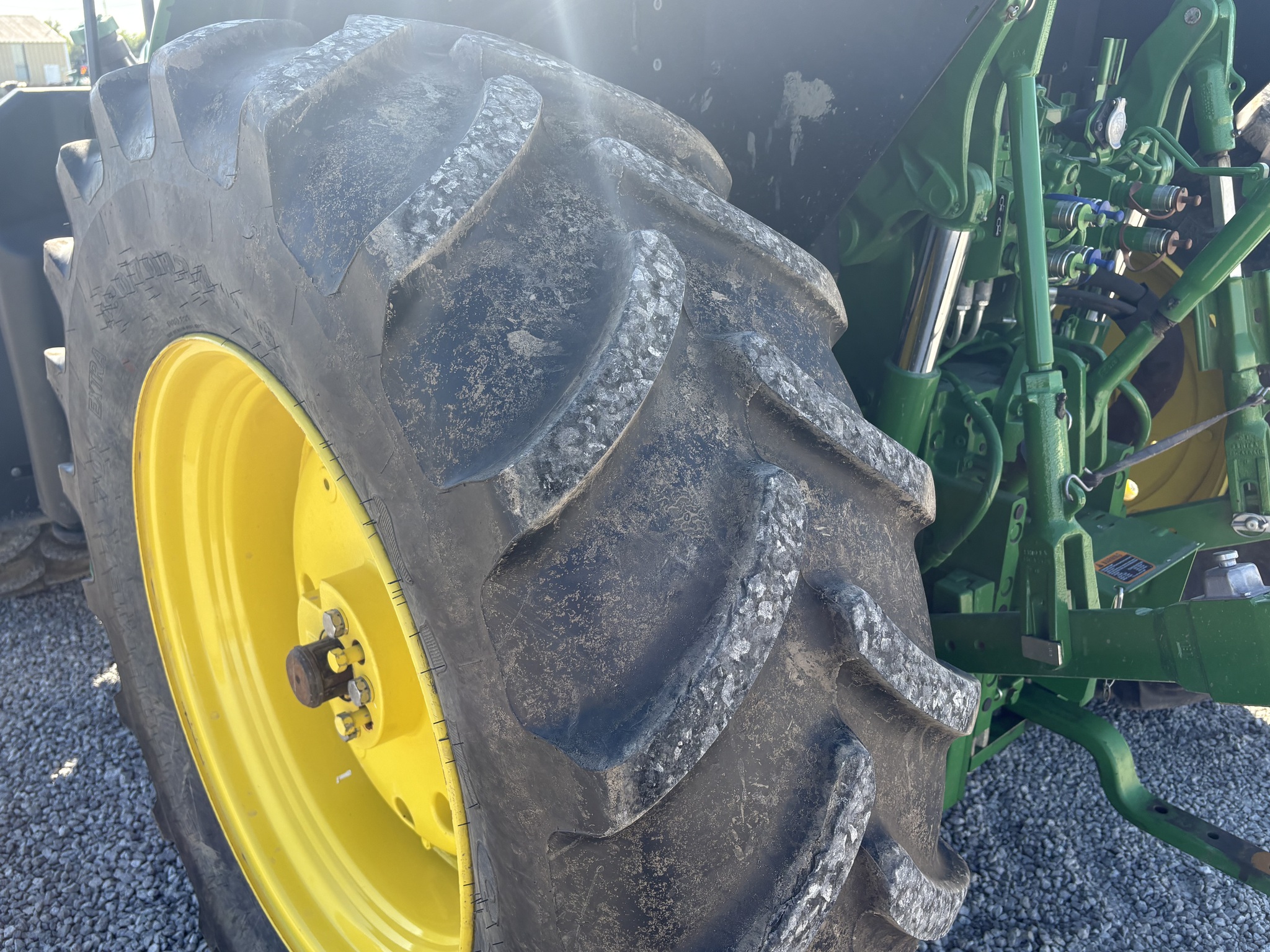 2022 John Deere 6120M Image 14