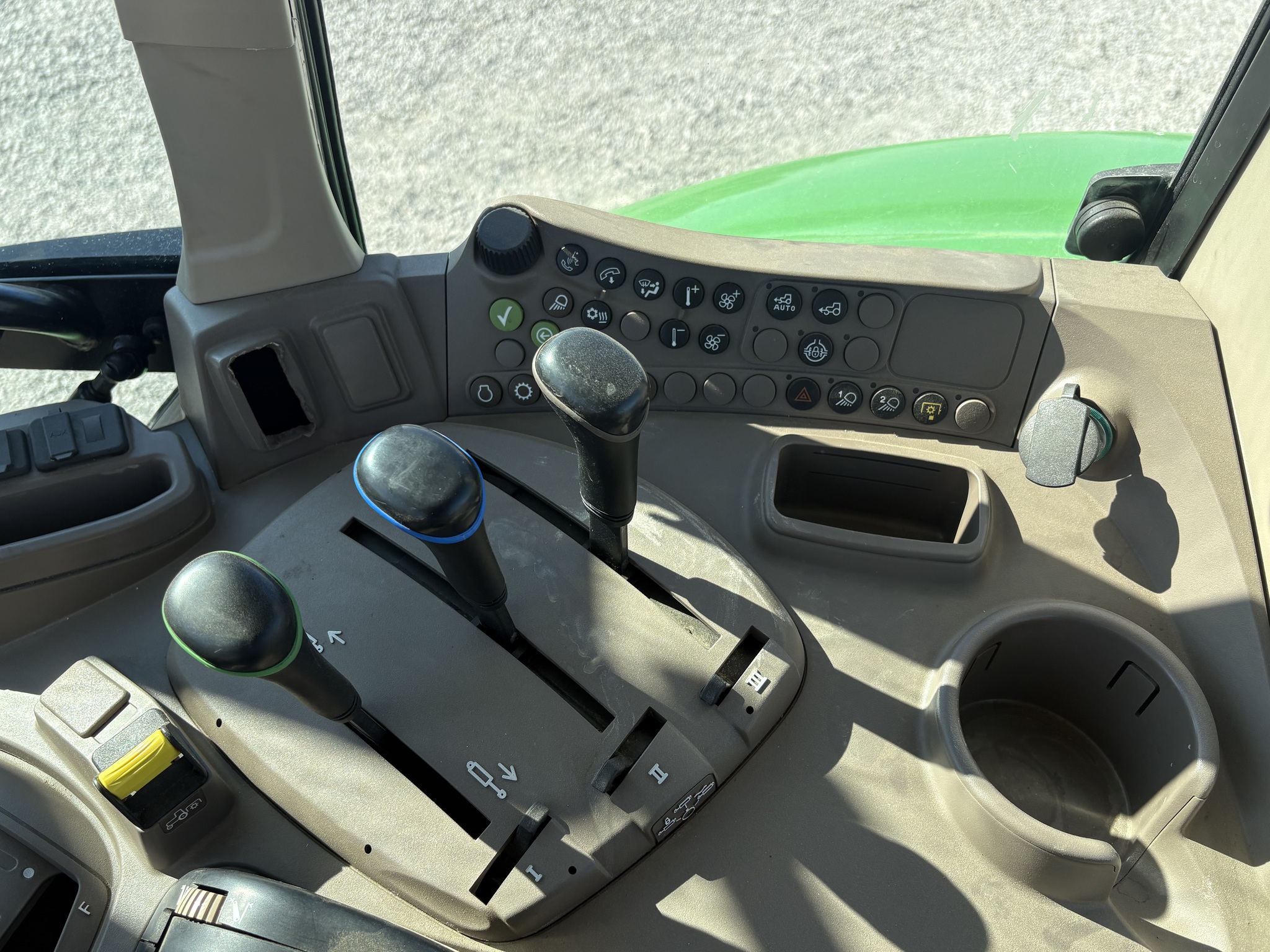 2022 John Deere 6120M Image 22