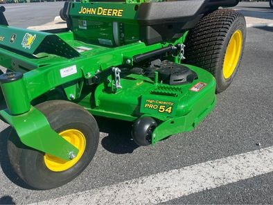 2025 John Deere Z720E Image 6