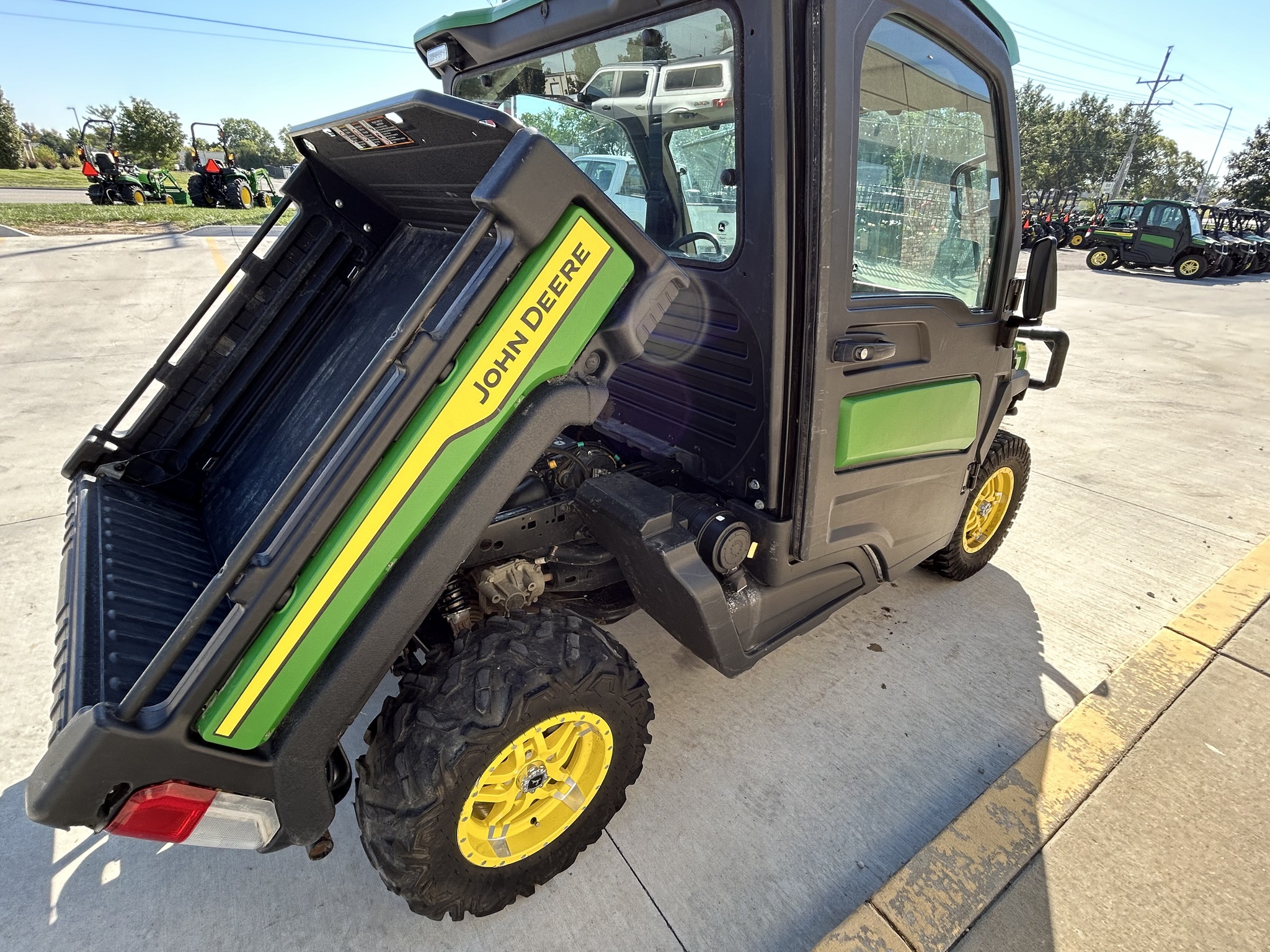  2022 John Deere XUV 835R at Heritage Tractor in Olathe, KS