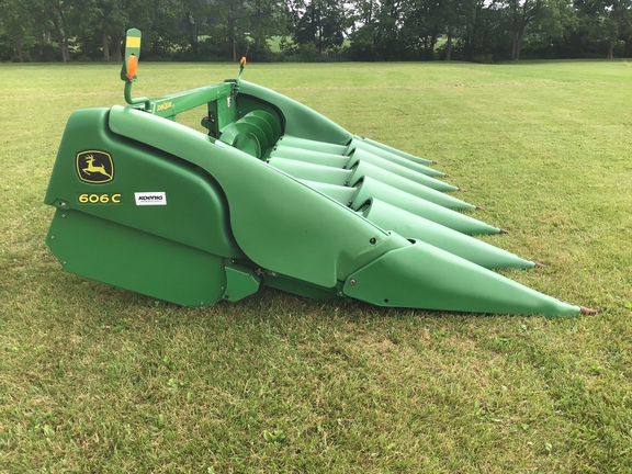 Used 2008 John Deere 606C Corn and Row Crop headers at Koenig Equipment in Greenfield, IN - Photo2