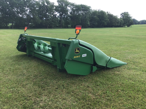 Used 2008 John Deere 606C Corn and Row Crop headers at Koenig Equipment in Greenfield, IN - Photo4