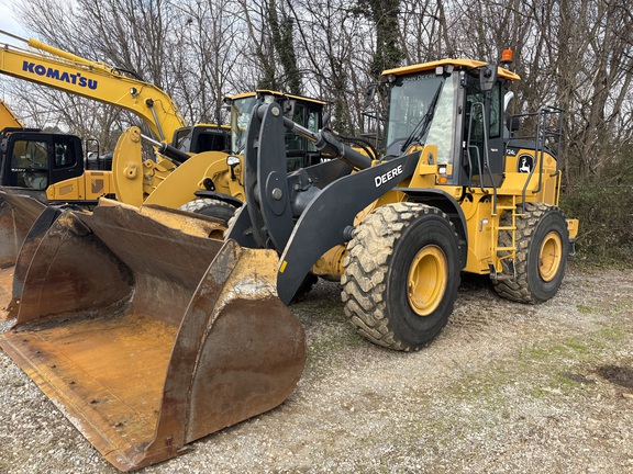 Photo of a 2021 John Deere 724L