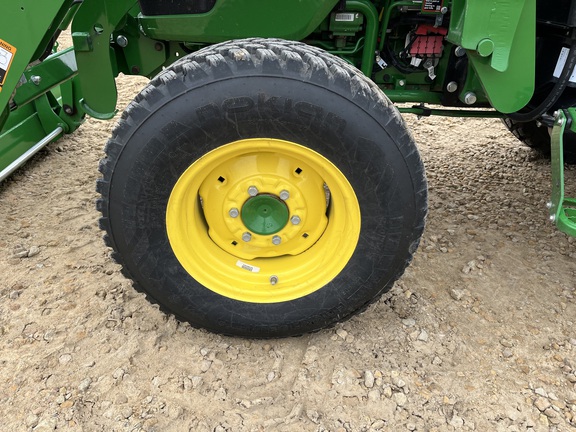 2024 John Deere 4066R - Photo9
