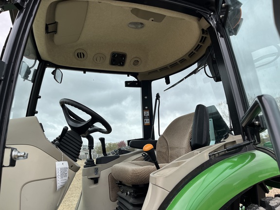 2024 John Deere 4066R - Photo39