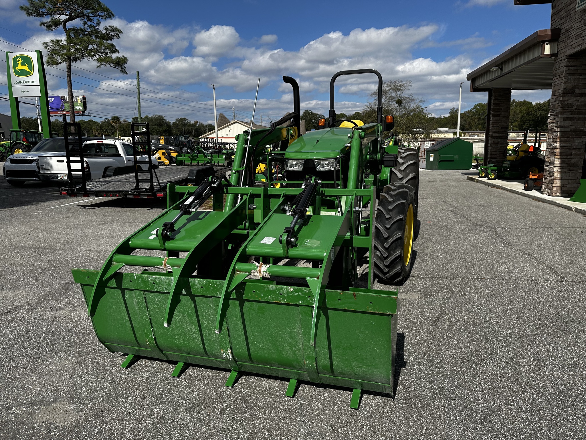 2025 John Deere 5060E Image 2
