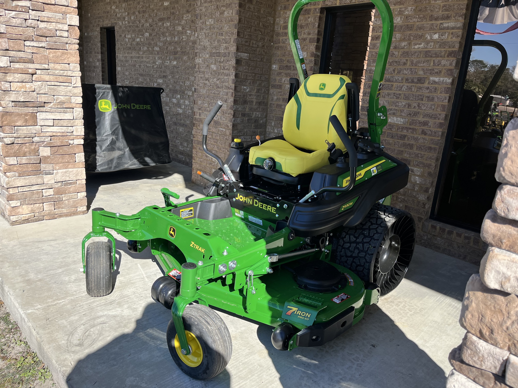 2025 John Deere Z930M Image 2