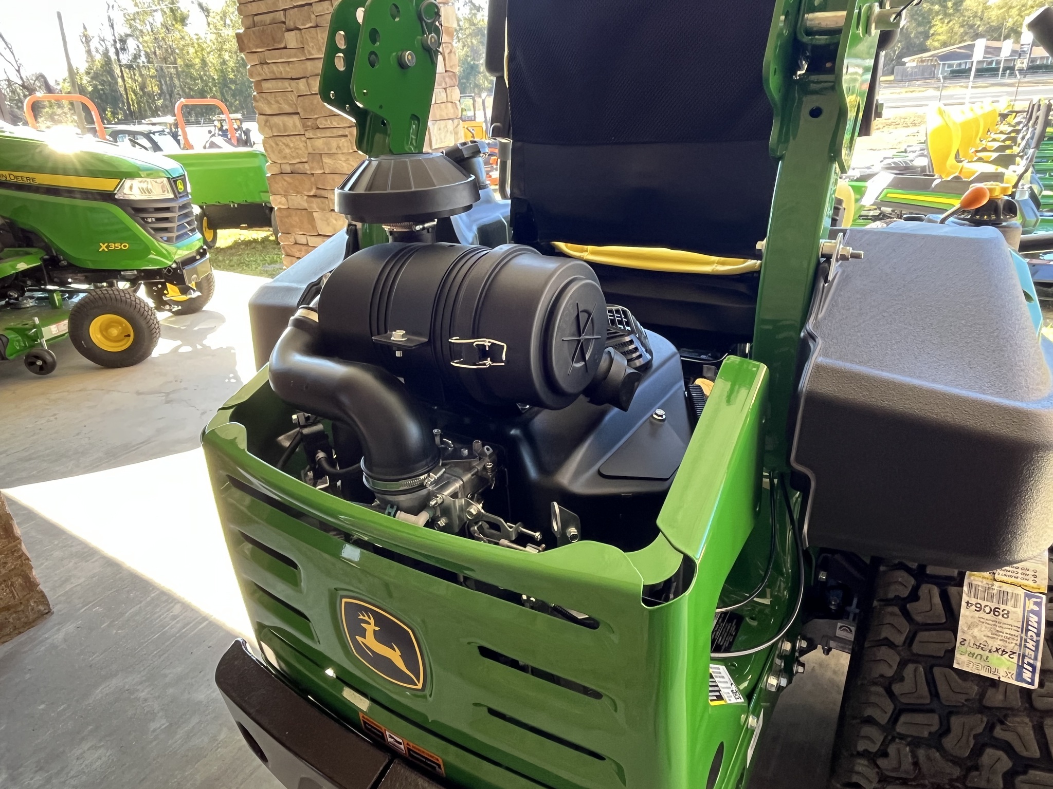 2025 John Deere Z930M Image 6