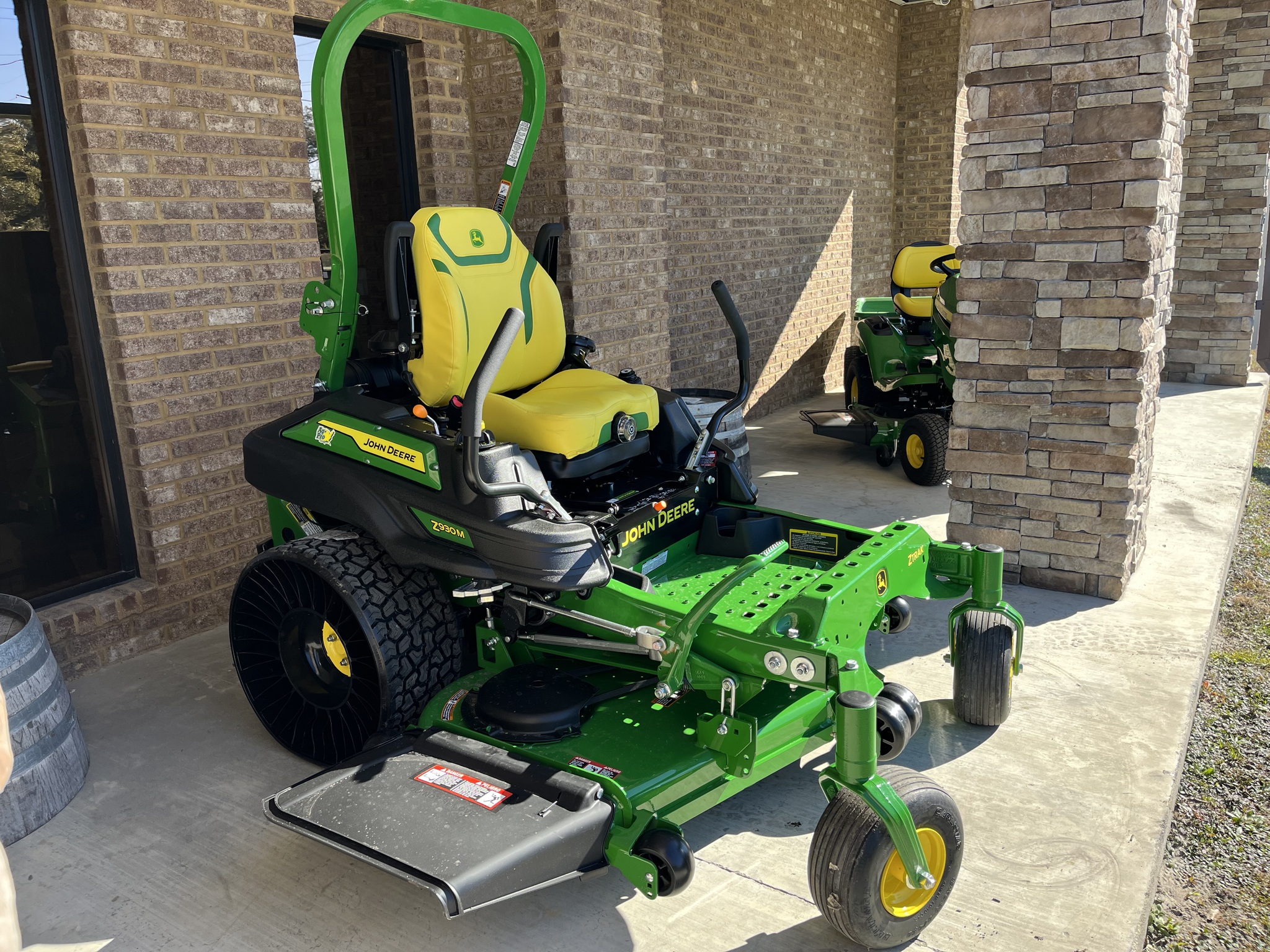 2025 John Deere Z930M Image 1