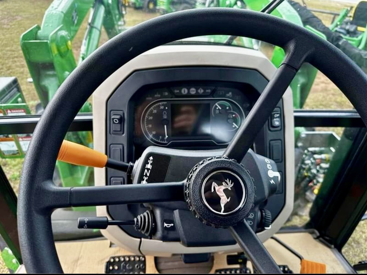 2025 John Deere 5075M Image 7