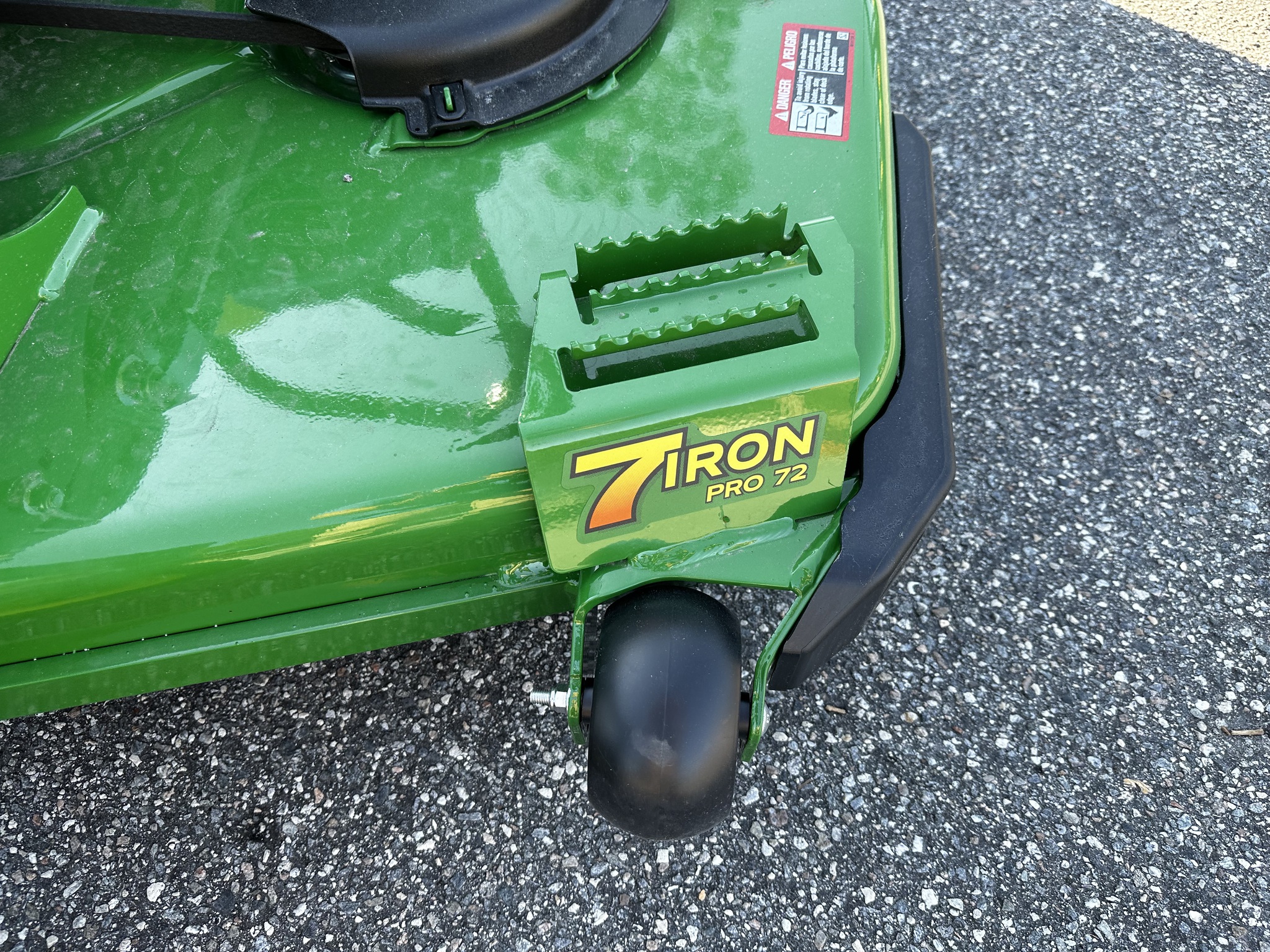 2025 John Deere Z960M Image 8