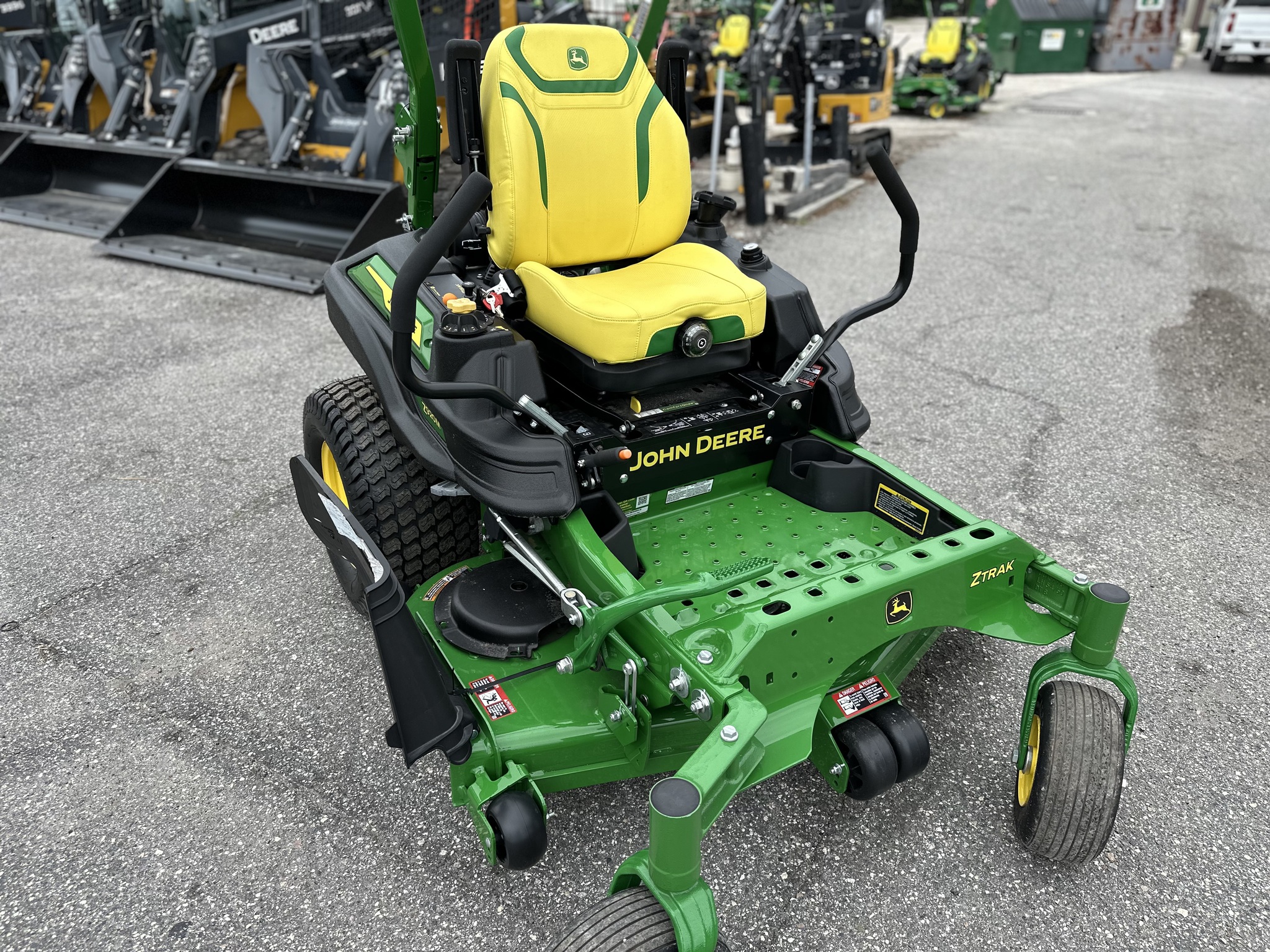 2025 John Deere Z920M Image 1