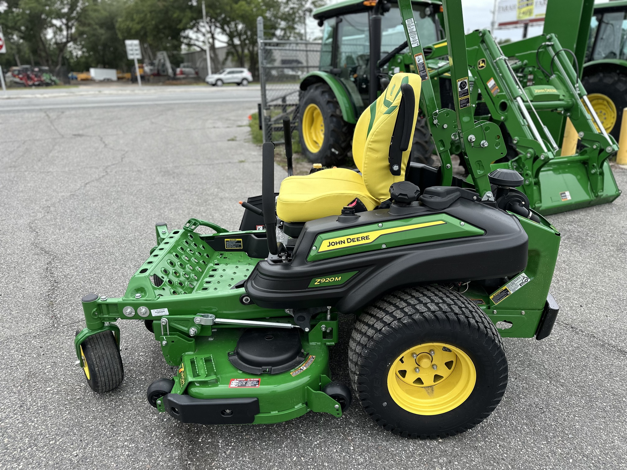 2025 John Deere Z920M Image 5