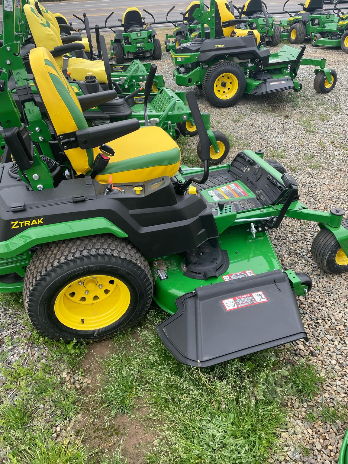2025 John Deere Z530R Image 4