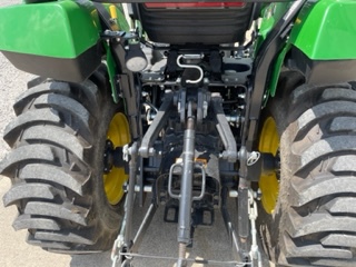 2021 John Deere 2038R Image 7