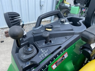 2021 John Deere 2038R Image 6