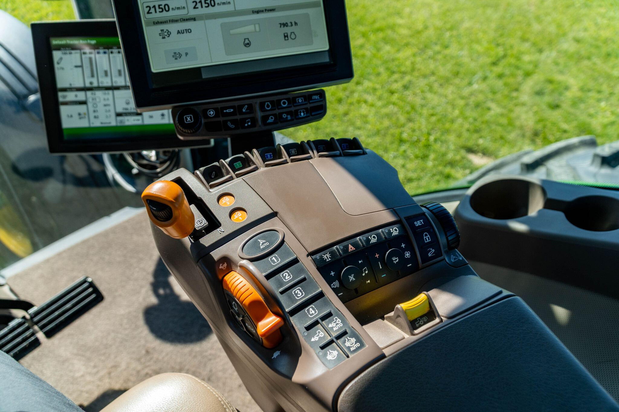 Used 2018 John Deere 8245R Row Crop Tractors at Koenig Equipment in Anna, OH - PhotoXL34