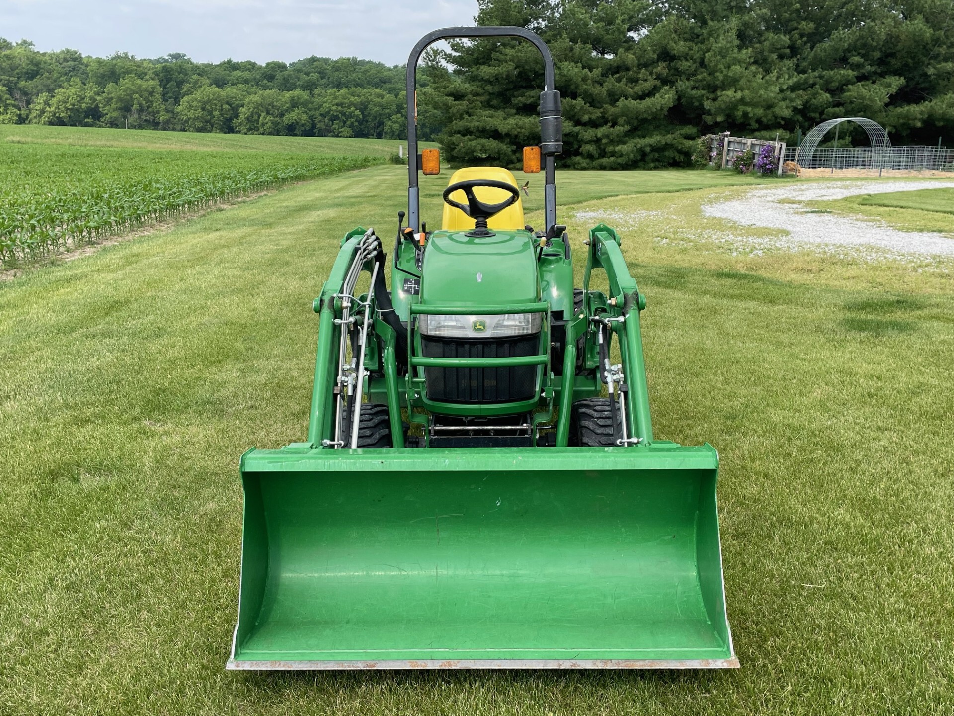 2008 John Deere 2305 Image 2