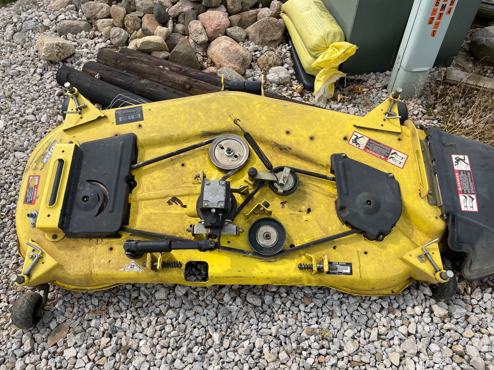 2008 John Deere 2305 Image 7