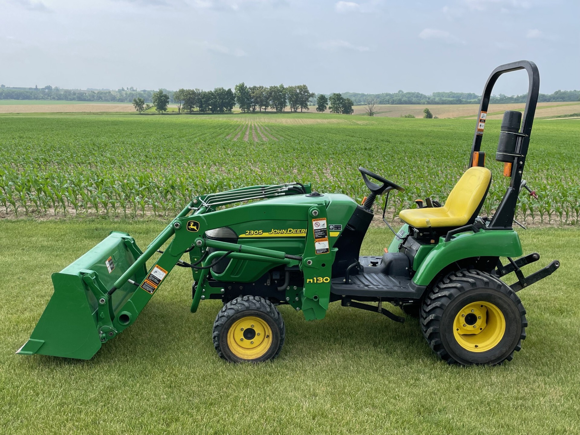 2008 John Deere 2305 Image 1