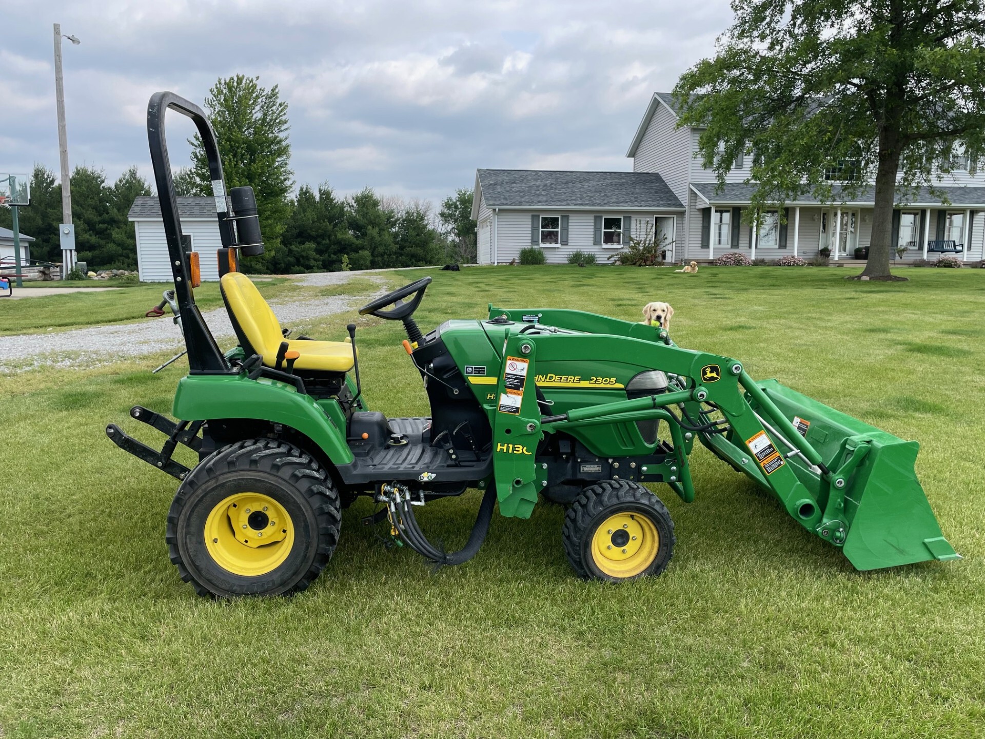 2008 John Deere 2305 Image 3
