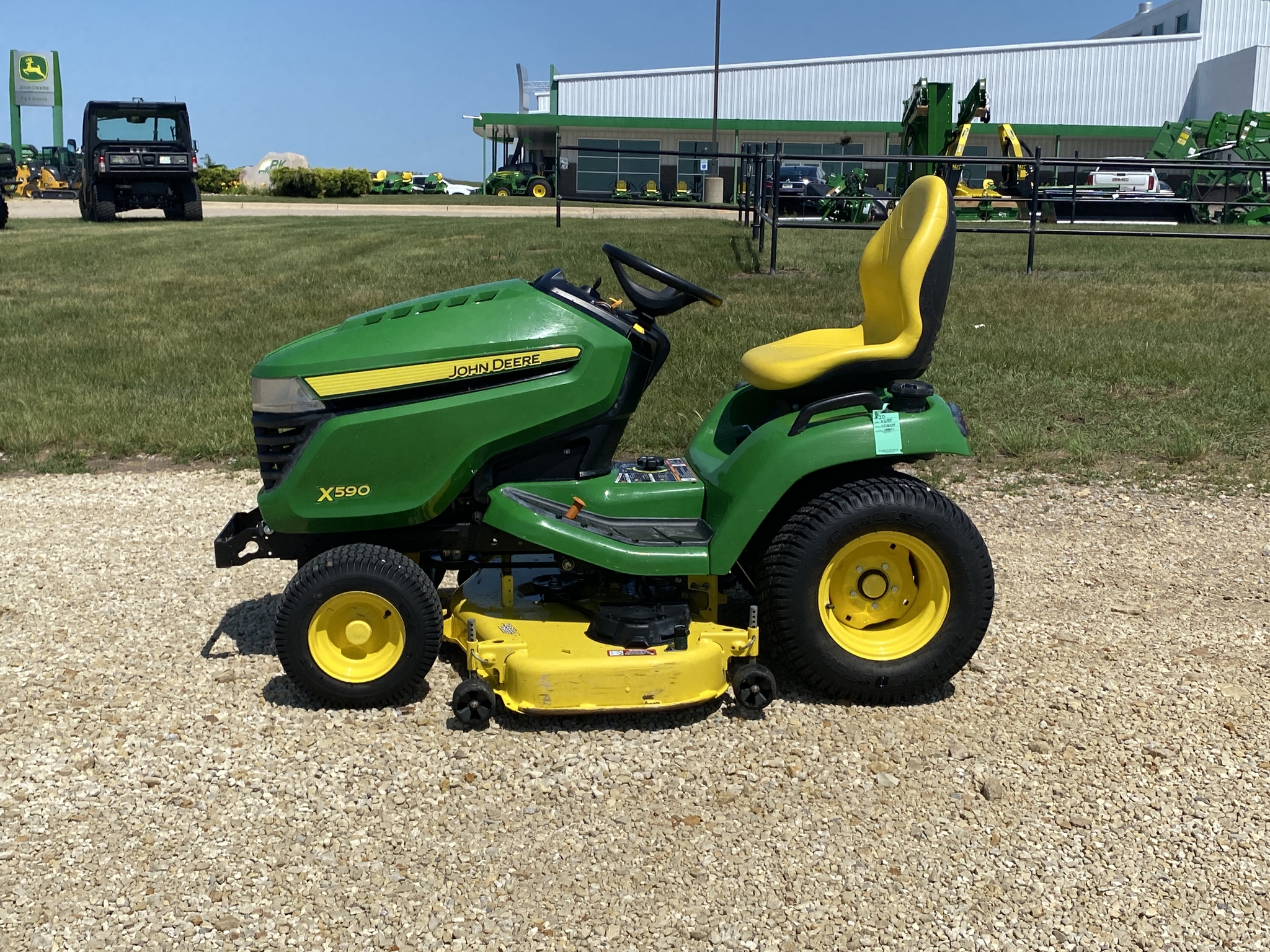 2019 John Deere X590 Image 8