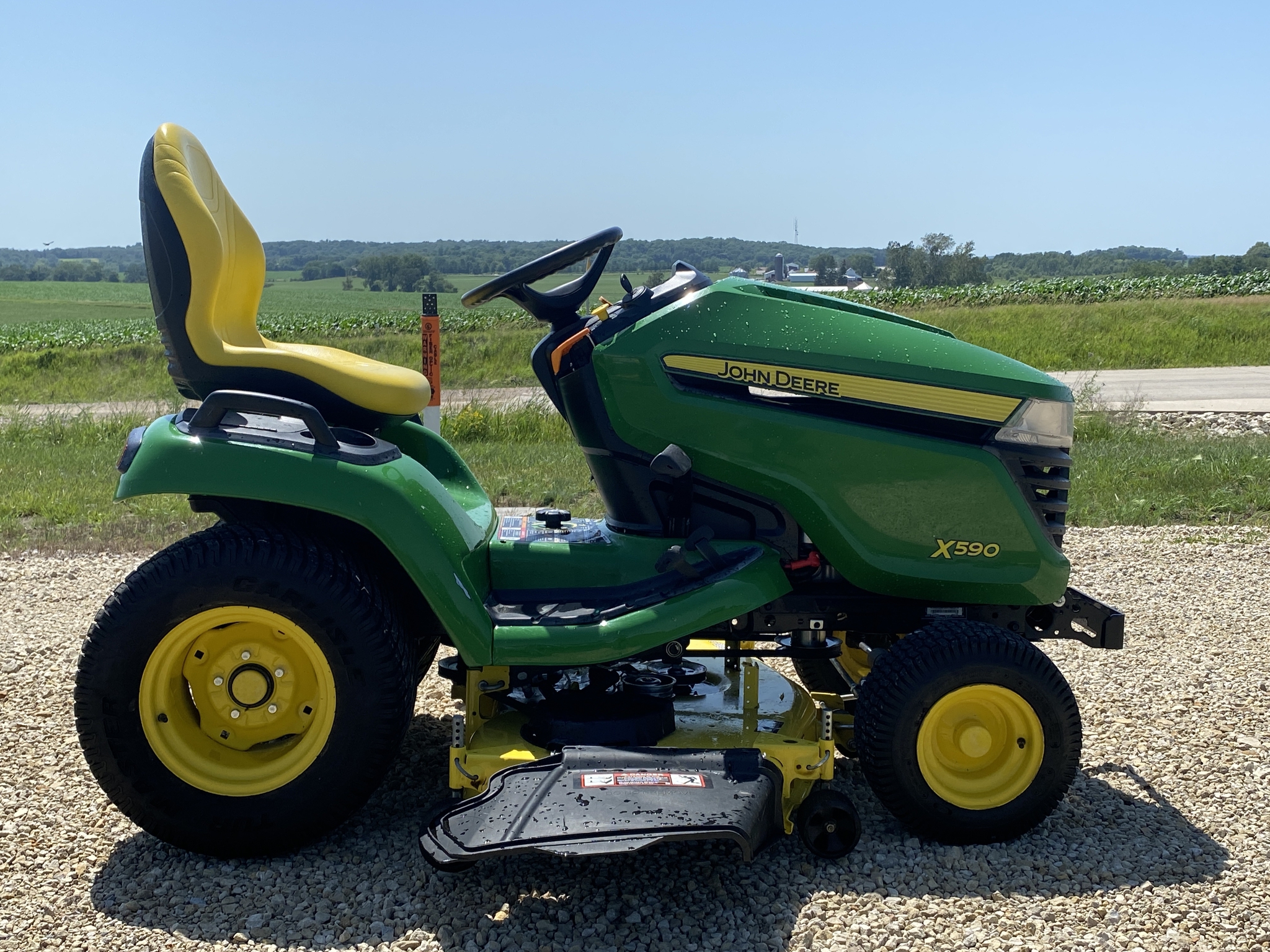 2019 John Deere X590 Image 4