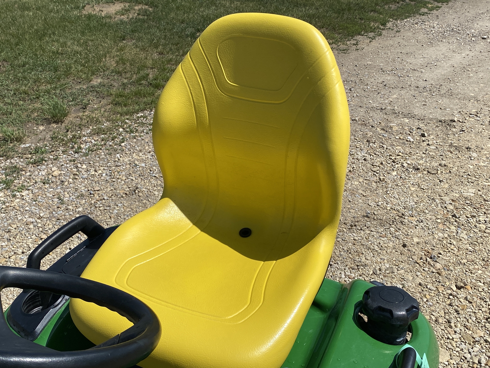 2019 John Deere X590 Image 9