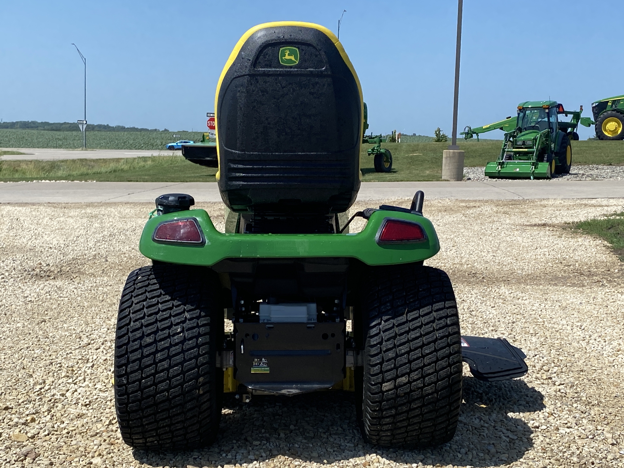 2019 John Deere X590 Image 6