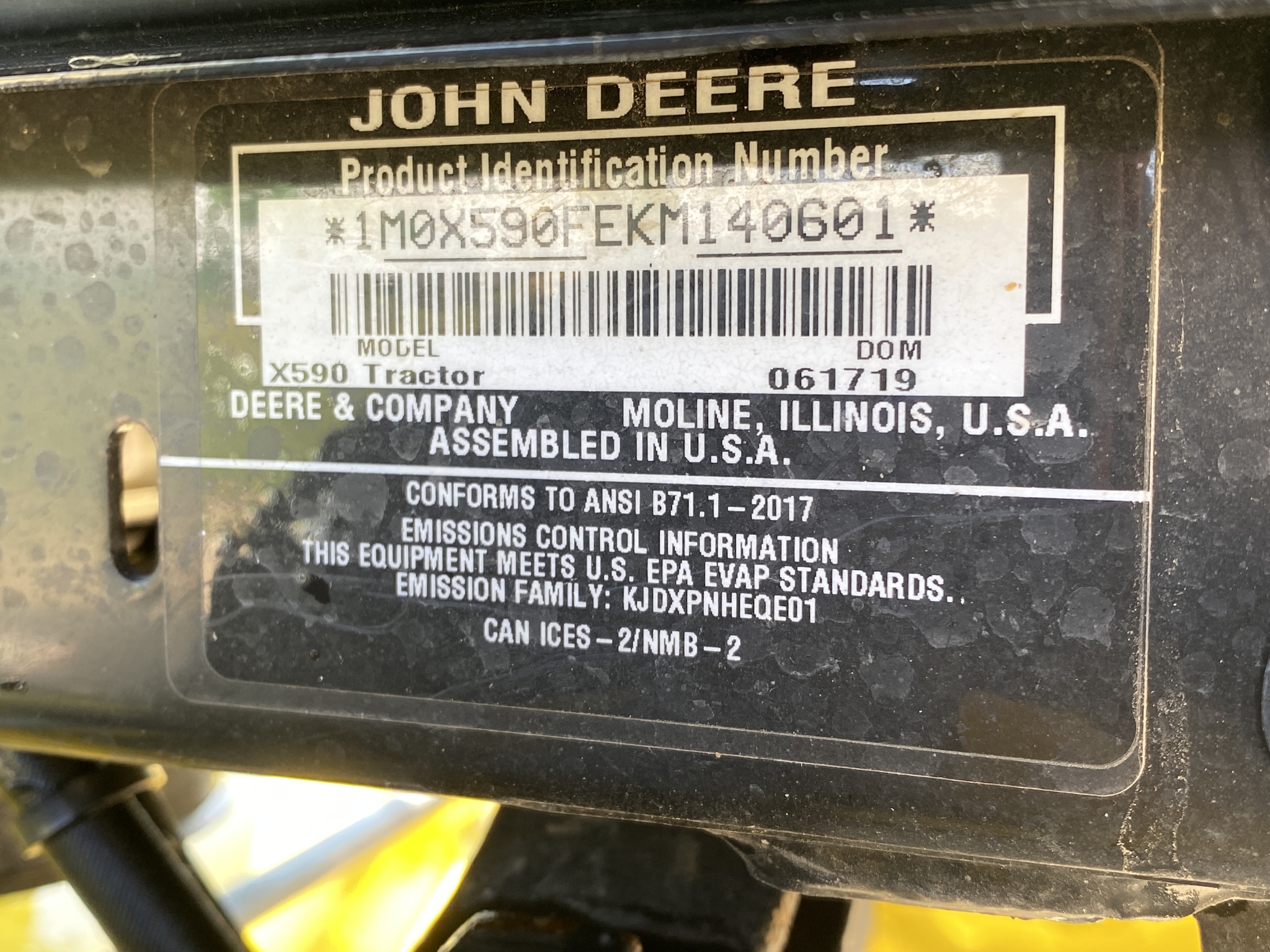 2019 John Deere X590 Image 11