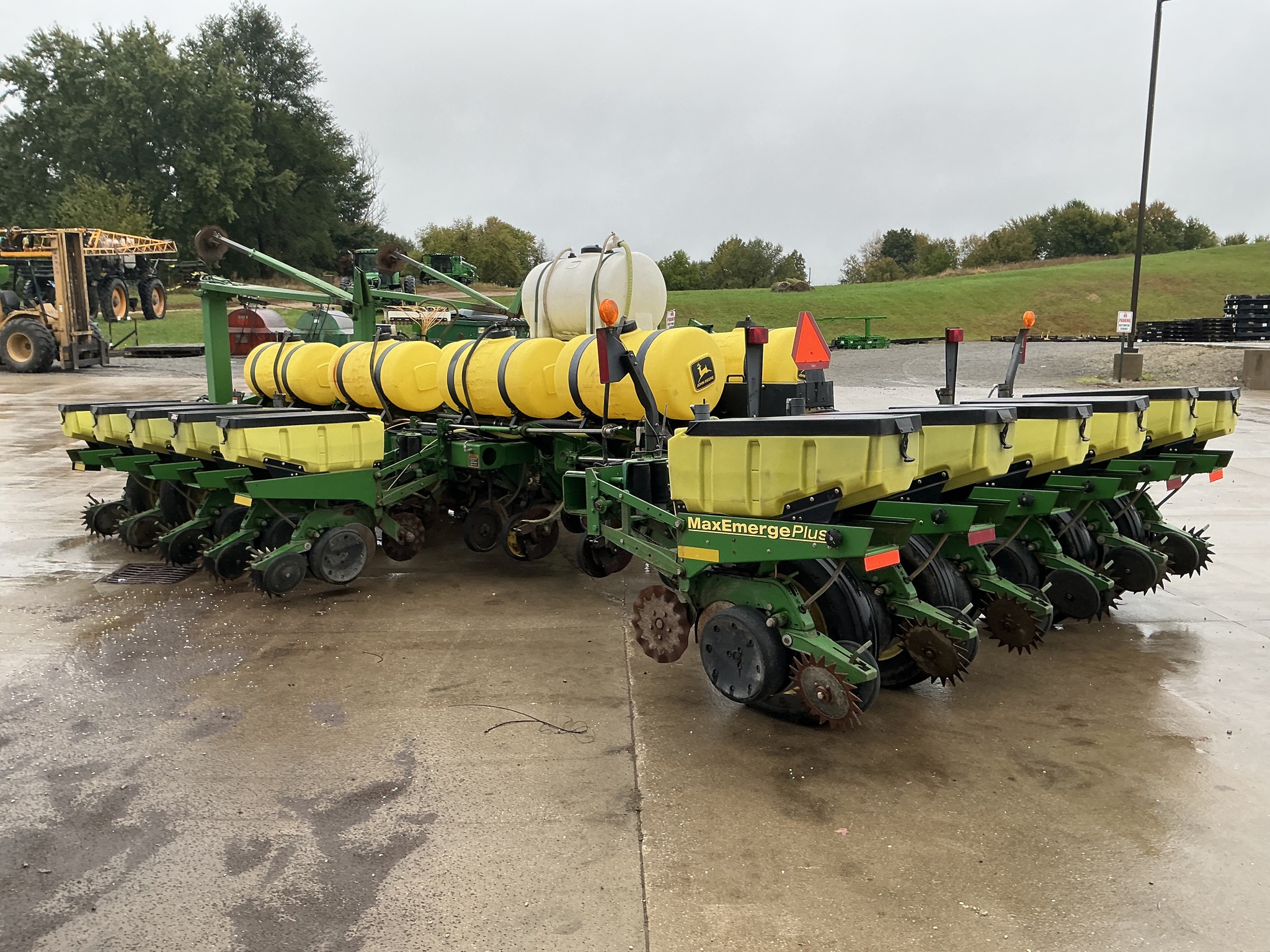 2001 John Deere 1770 Image 6