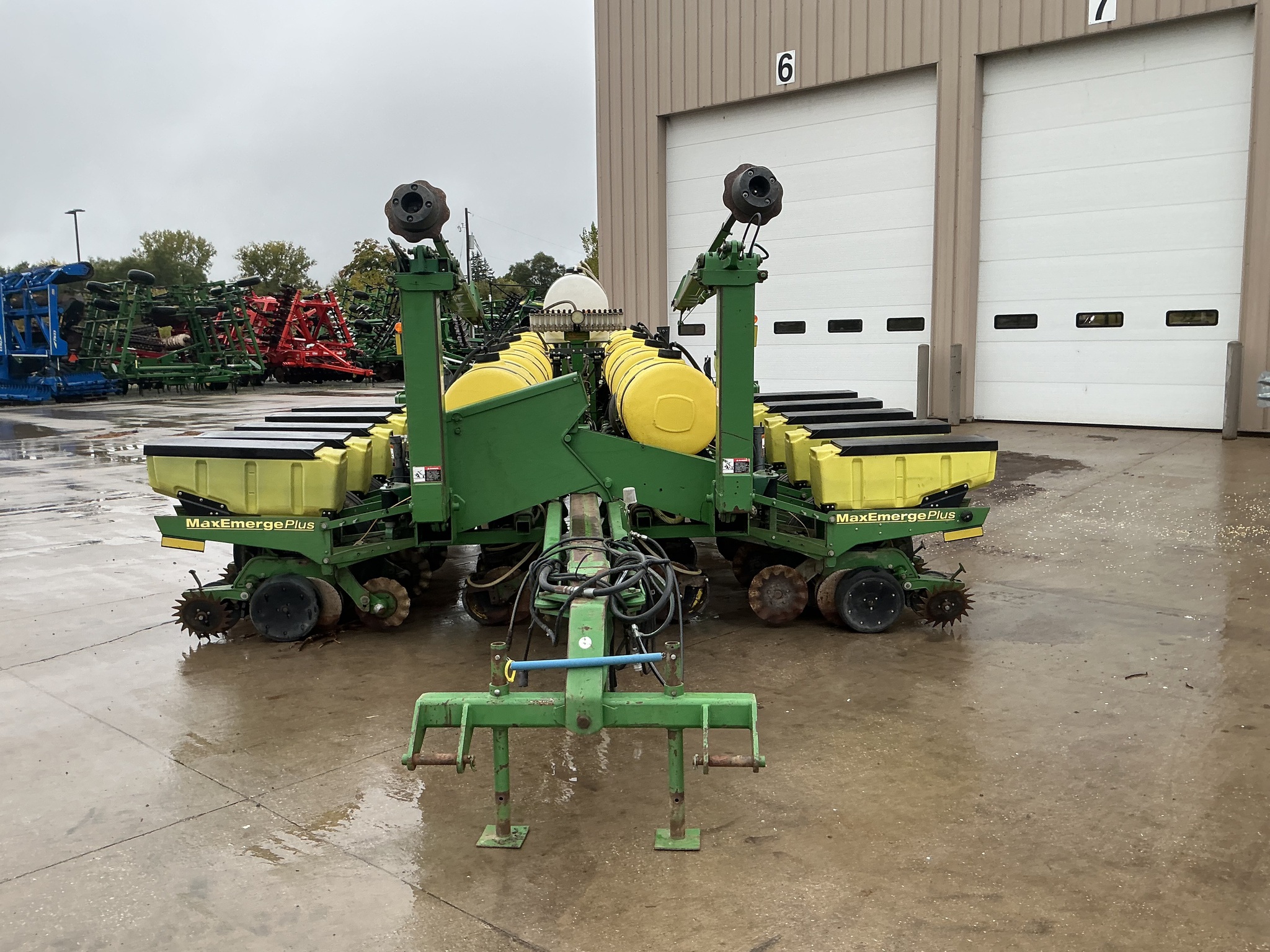 2001 John Deere 1770 Image 2