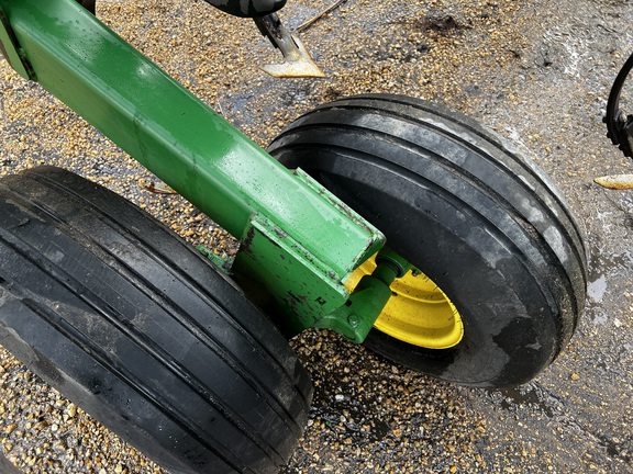 2011 John Deere 2210 - Photo12