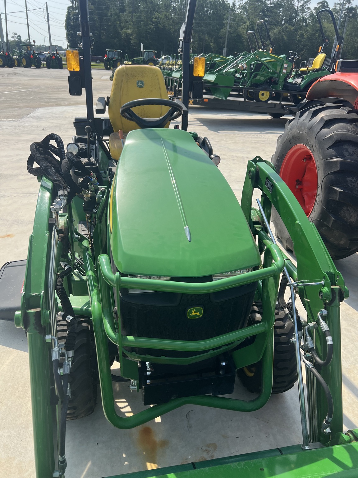 2023 John Deere 1025R Image 3