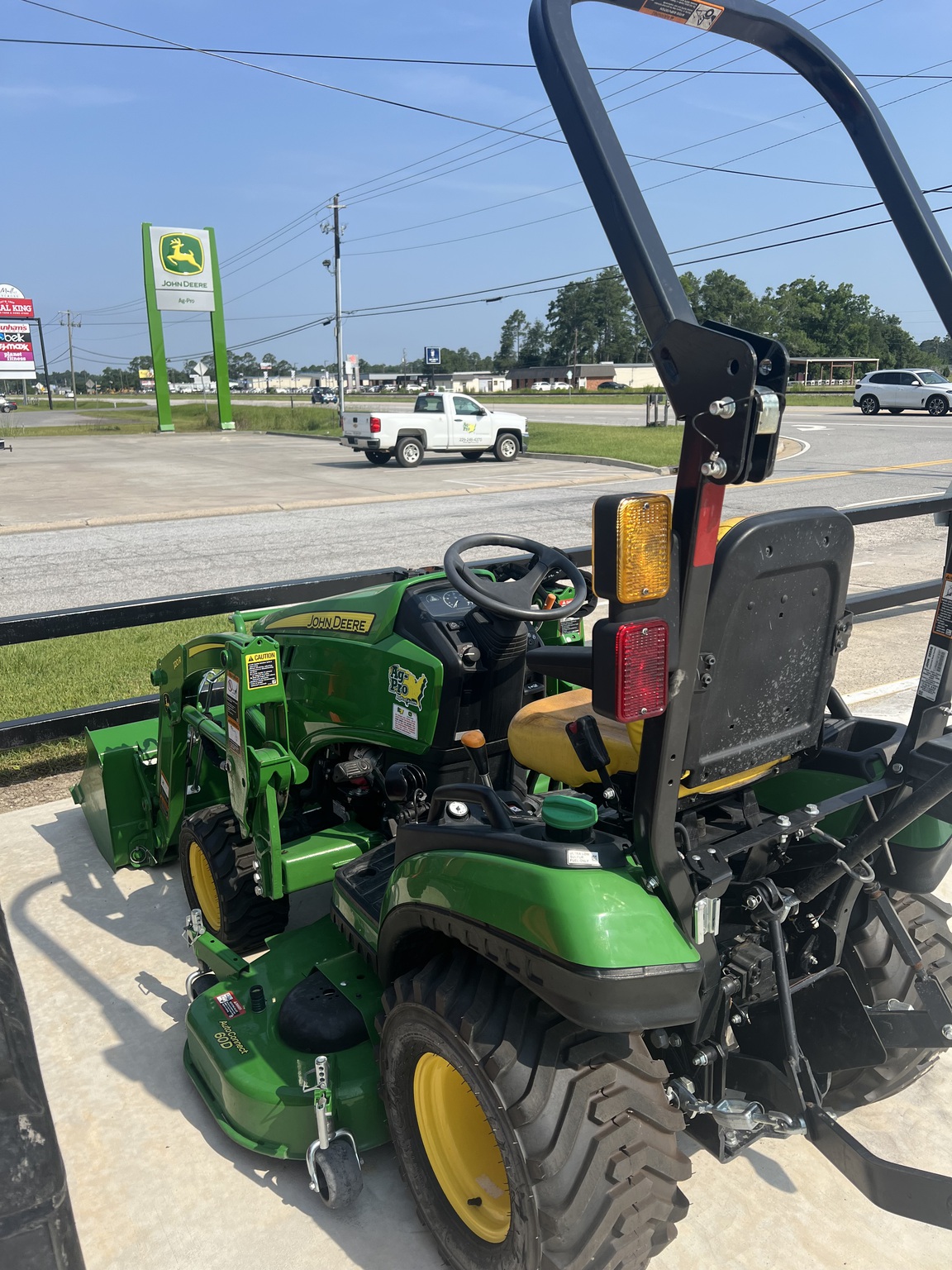 2023 John Deere 1025R Image 5