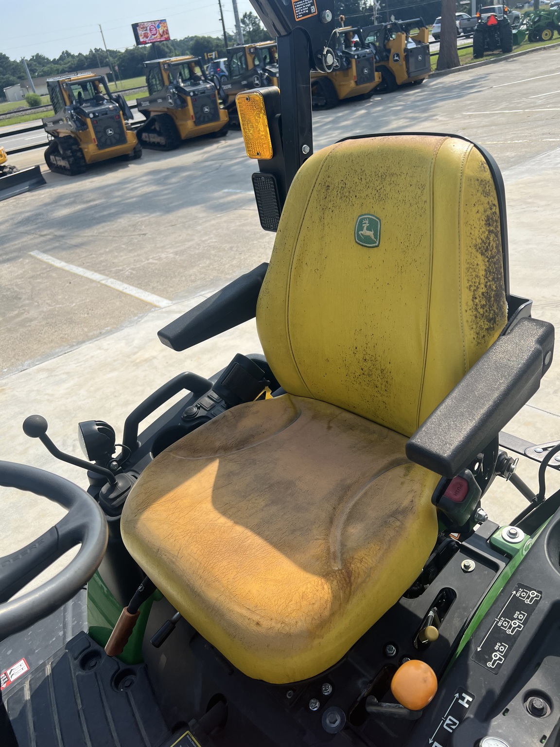 2023 John Deere 1025R Image 9