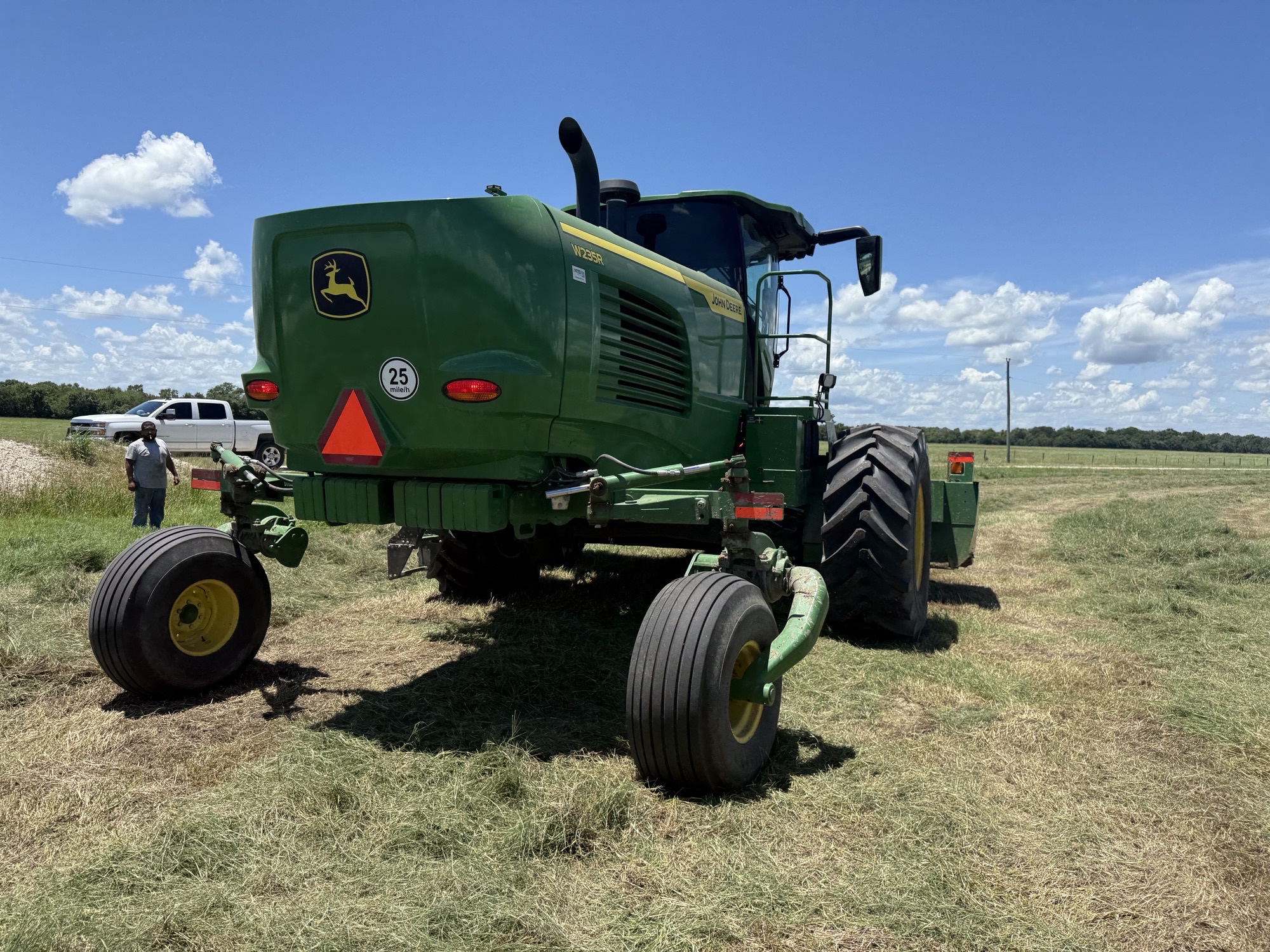 2022 John Deere W235R Image 10